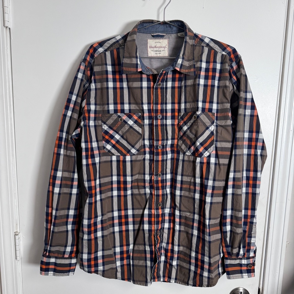 Great button-down casual shirt.
